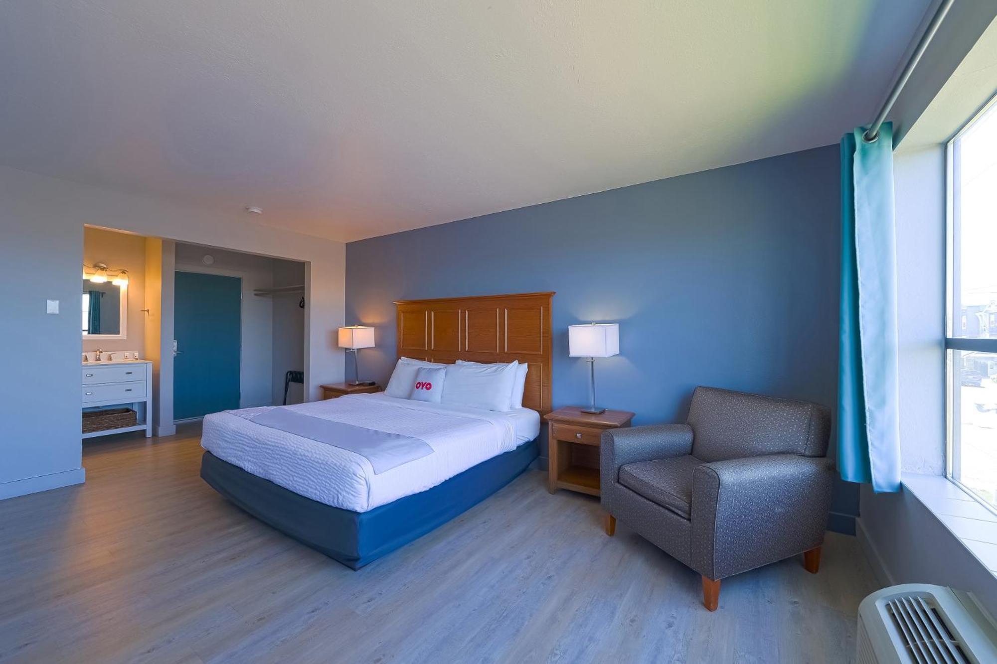 Oyo Waves Hotel Newport Or - Nye Beach Bagian luar foto
