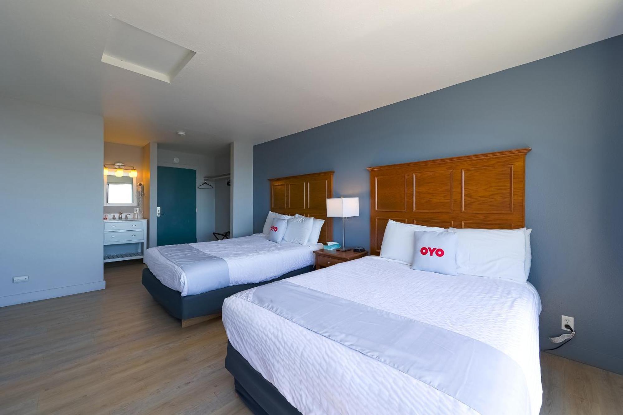 Oyo Waves Hotel Newport Or - Nye Beach Bagian luar foto