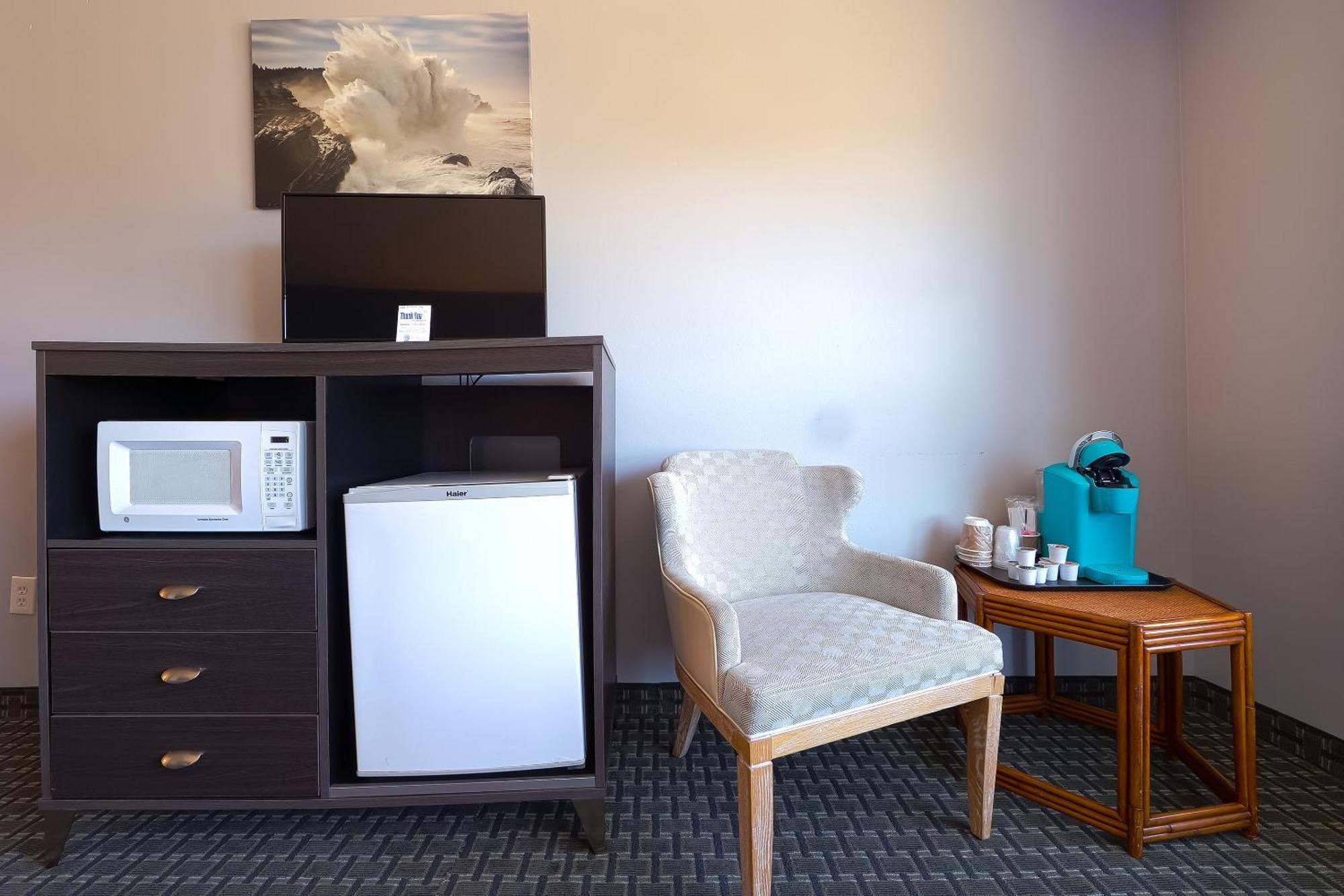 Oyo Waves Hotel Newport Or - Nye Beach Bagian luar foto