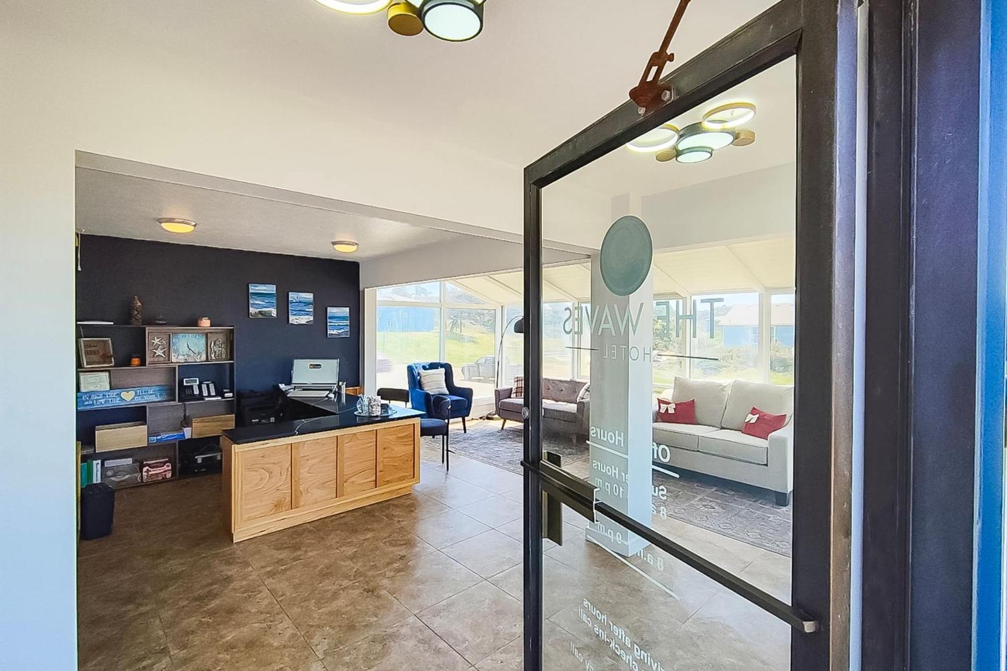 Oyo Waves Hotel Newport Or - Nye Beach Bagian luar foto