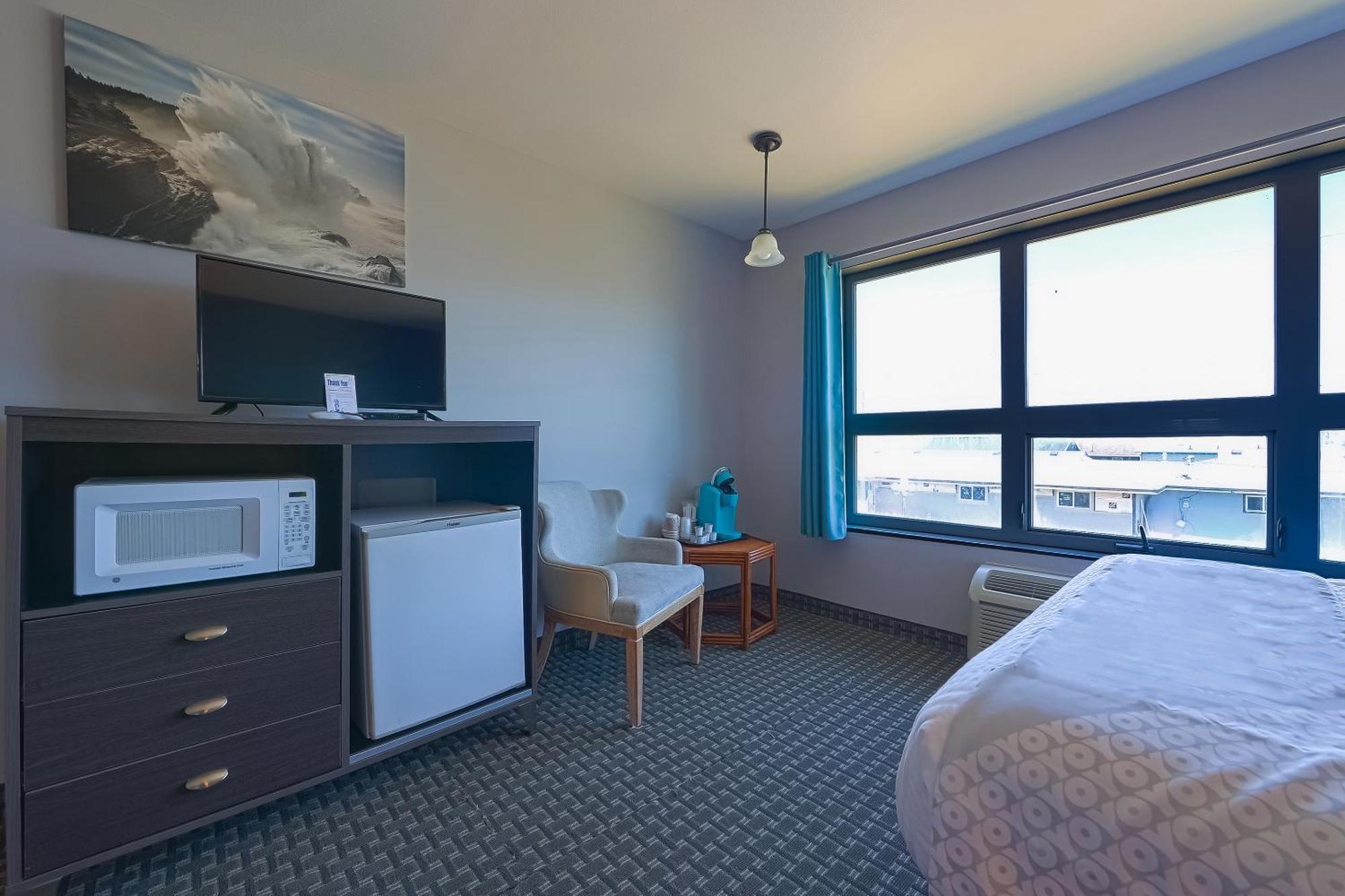 Oyo Waves Hotel Newport Or - Nye Beach Bagian luar foto