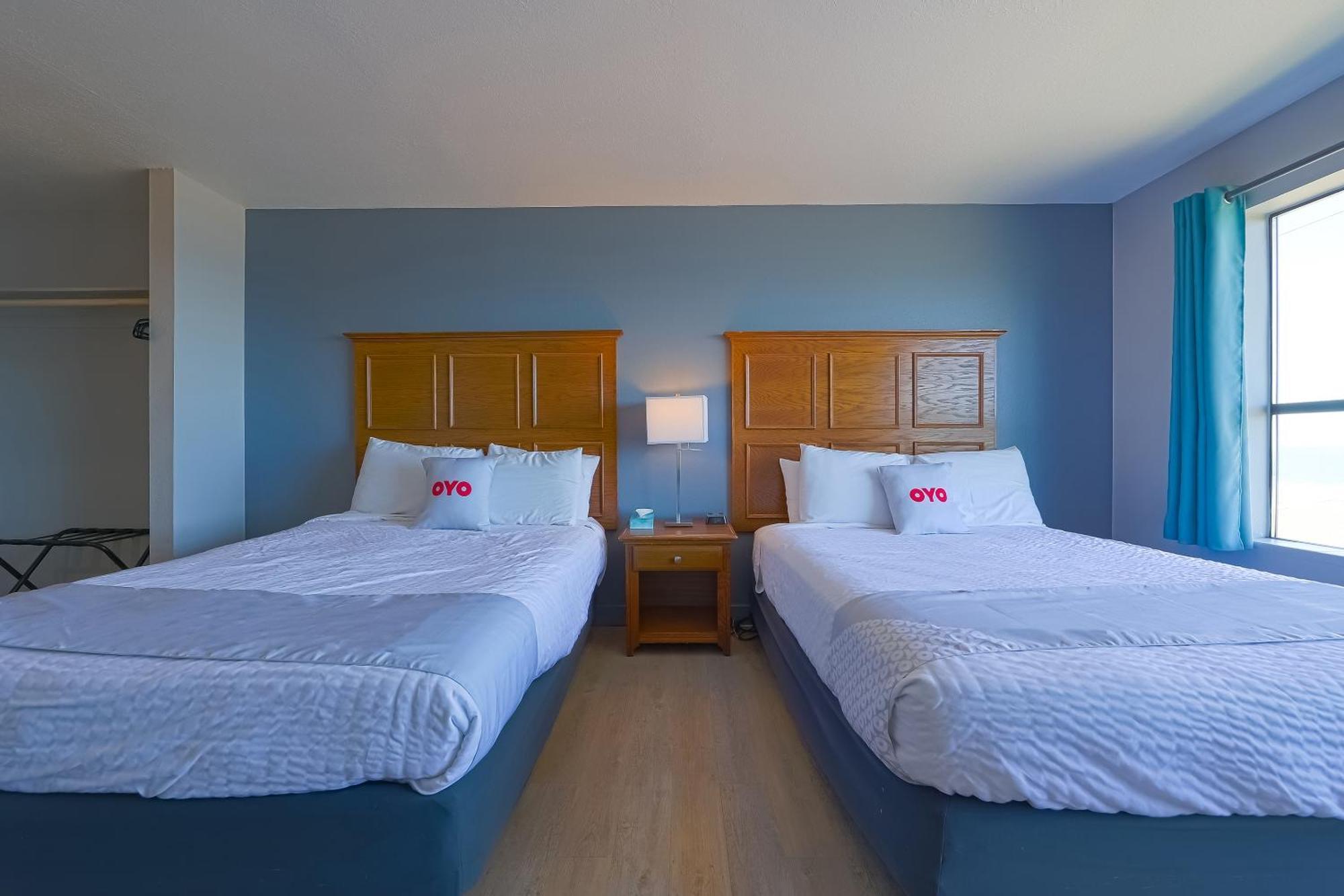 Oyo Waves Hotel Newport Or - Nye Beach Bagian luar foto