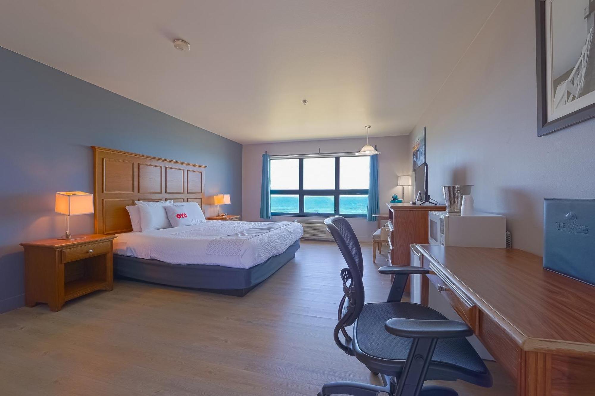 Oyo Waves Hotel Newport Or - Nye Beach Bagian luar foto
