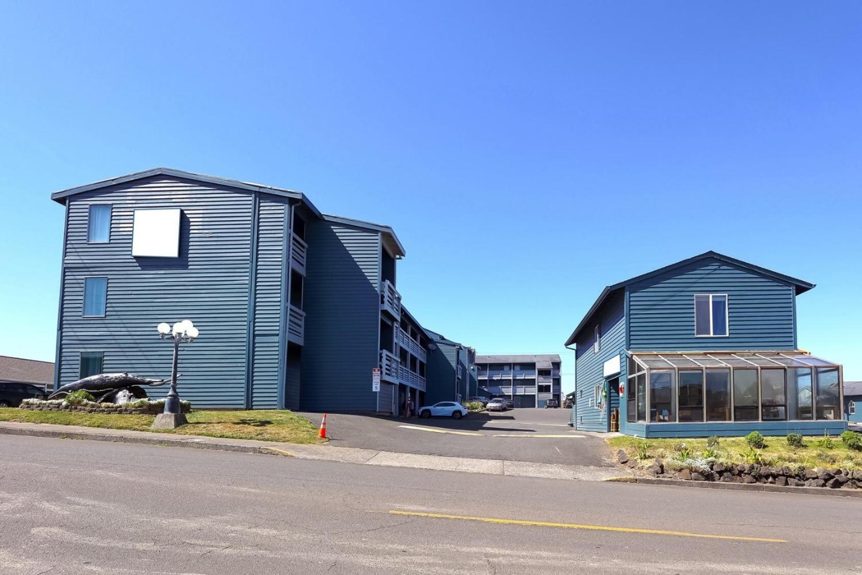 Oyo Waves Hotel Newport Or - Nye Beach Bagian luar foto