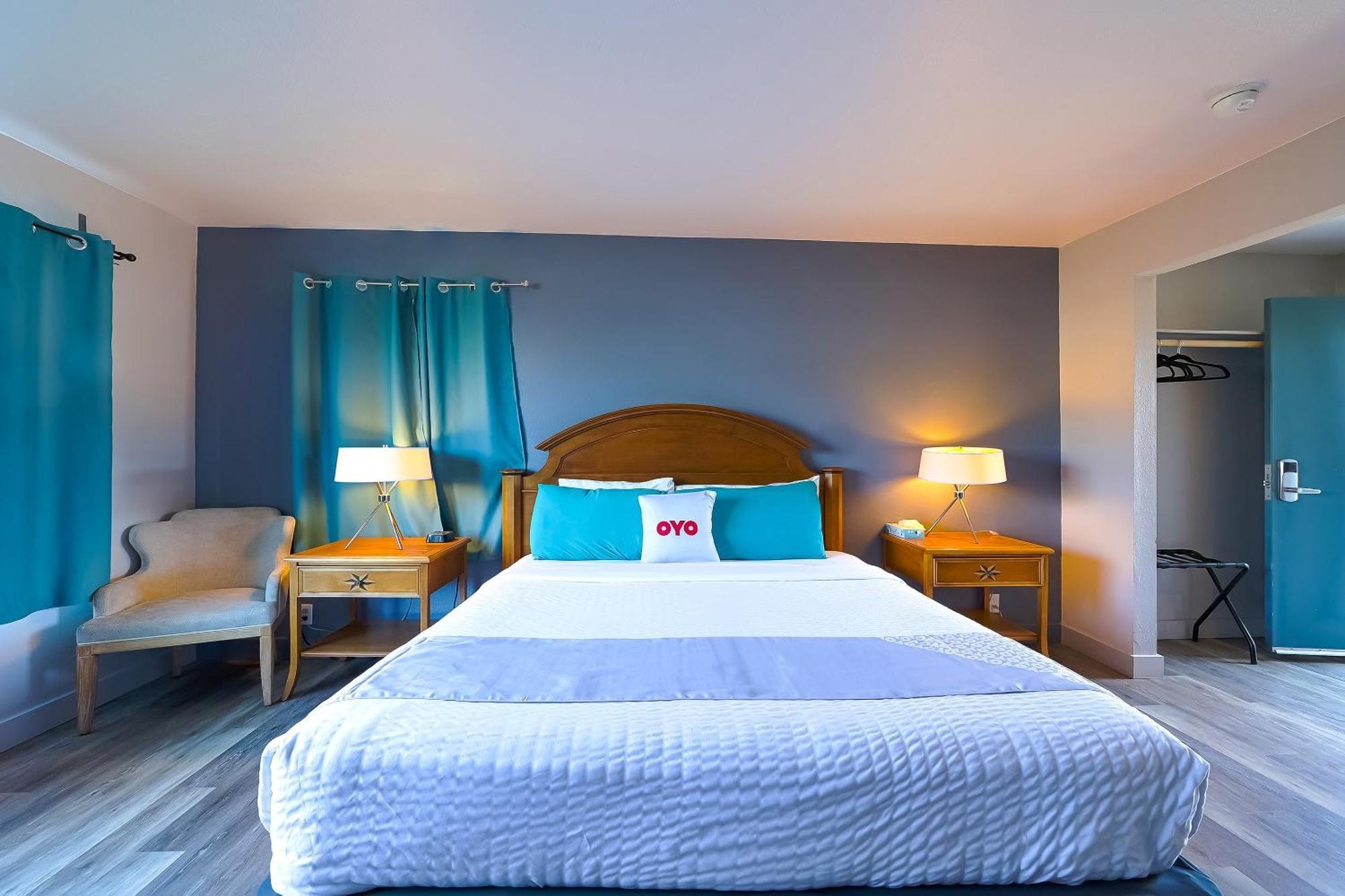 Oyo Waves Hotel Newport Or - Nye Beach Bagian luar foto