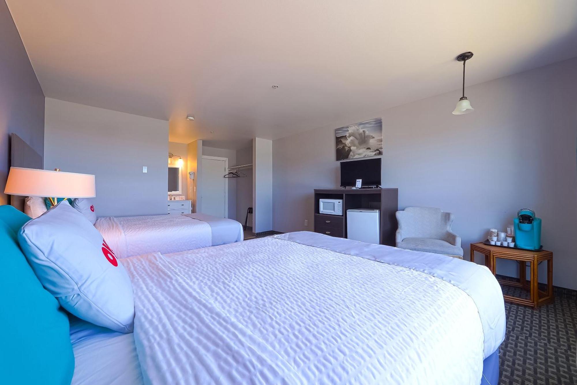 Oyo Waves Hotel Newport Or - Nye Beach Bagian luar foto