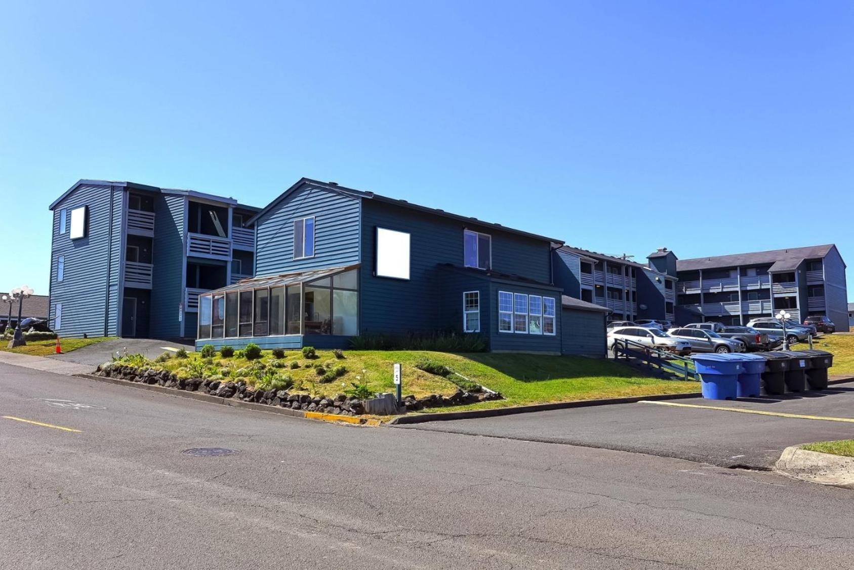Oyo Waves Hotel Newport Or - Nye Beach Bagian luar foto